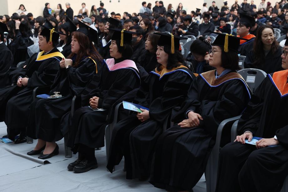 상지대 전기 학위수여식 개최... '자강불식' 메시지로 졸업생 격려 12