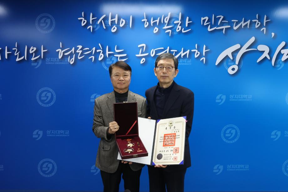 교육-연구 헌신한 퇴직 교원 3명 정부포상 수여 6