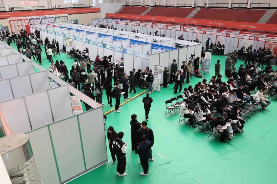 '강원 지역인재 채용페스타', 상지대서 개최...공공기관-기업 40여 곳 참여 8