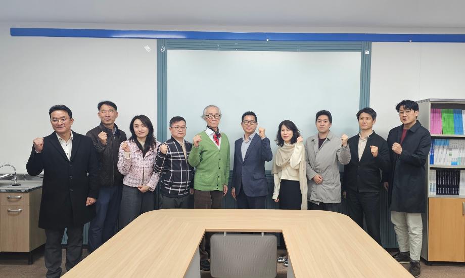 대학혁신지원사업 성과평가보고서 총괄 집필위원 격려