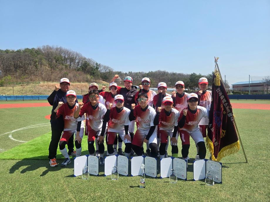 소프트볼팀, 시즌 첫 전국대회 정상 올라...회장기 우승