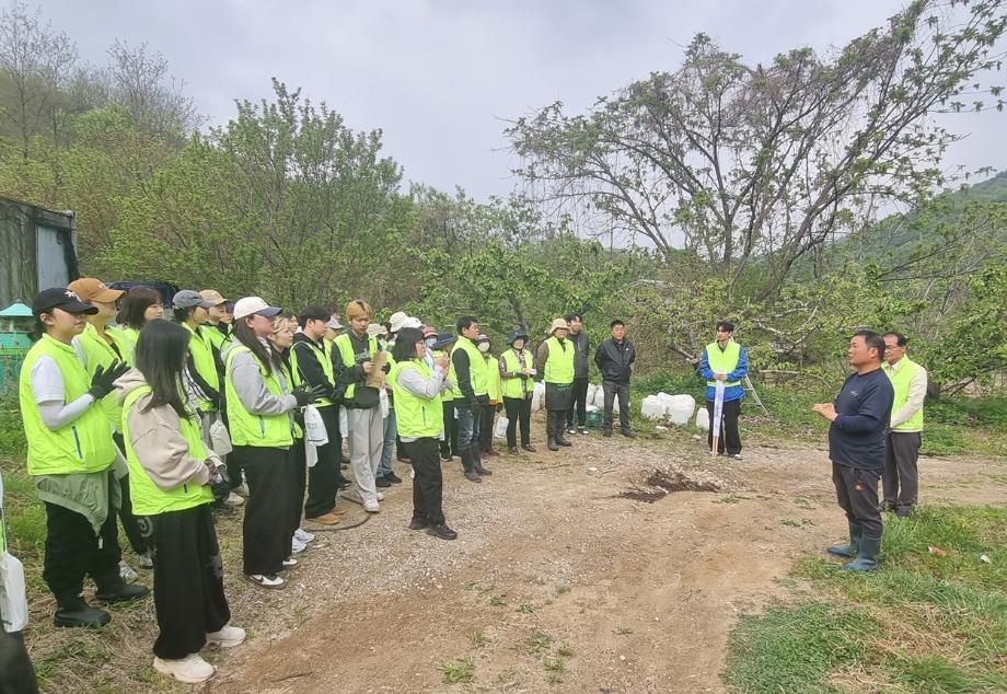 사회봉사단, 강원농협과 함께 농촌일손돕기 나서 7