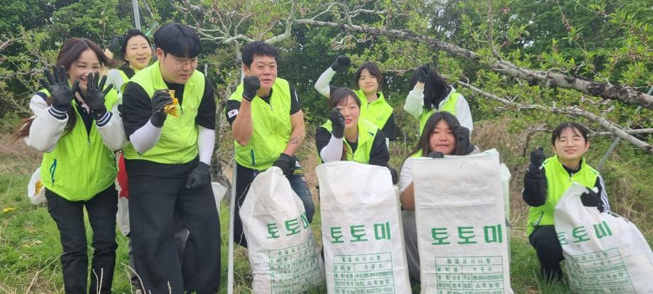 사회봉사단, 강원농협과 함께 농촌일손돕기 나서 10