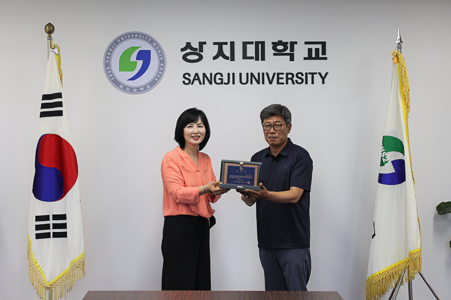 여니 김용희 대표, 조경전문가 양성 위한 학과발전기금 전달 3