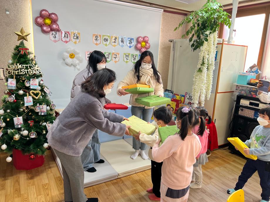 귀래어린이집 교재교구, 그림책 기부 이미지