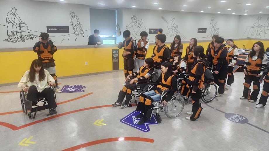 강원도 원주시 건강보험고령자친화연구센터 기업탐방 진행 6