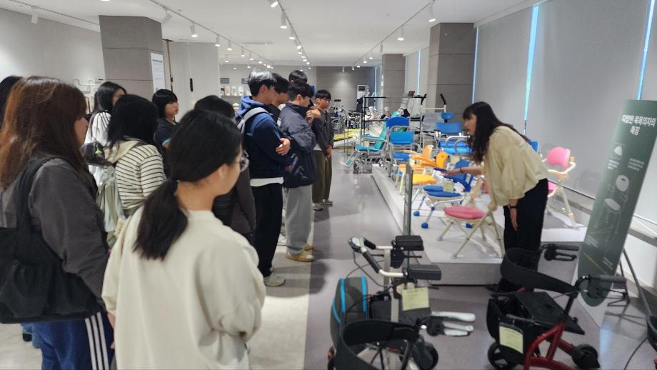 강원도 원주시 건강보험고령자친화연구센터 기업탐방 진행 7