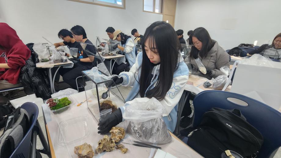 [2-1(바이오신소재)] 이끼를 이용한 녹화제품 만들기 실습 특강 (테라리움 만들기) 10
